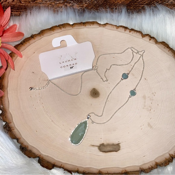 NWT LC Elegant Silver Necklace - Picture 4 of 4